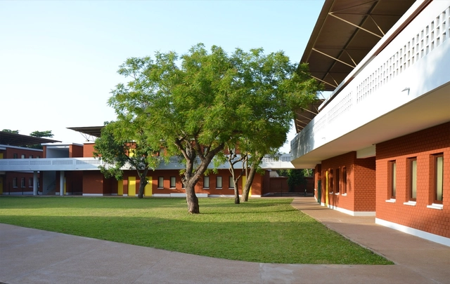 Escuela de Francés en Lome / Segond-Guyon Architectes - Ampliación