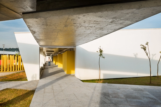 Escuela St. Nicholas / aflalo/gasperini arquitetos - Escuelas