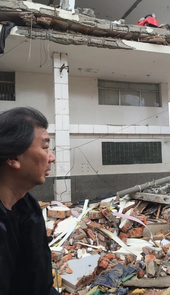 Mira aquí el documental sobre la visita de Shigeru Ban a Ecuador, luego del terremoto de abril de 2016 - Imagen Principal