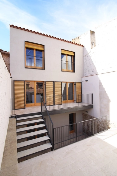  Casa Cal Parraquet / espairoux arquitectura - Casas, Fachada, Escaleras, Barandas, Puerta, Balcón