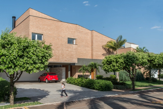 Casa de Tijolos / Verri & Galvão Arquitetos - Casas