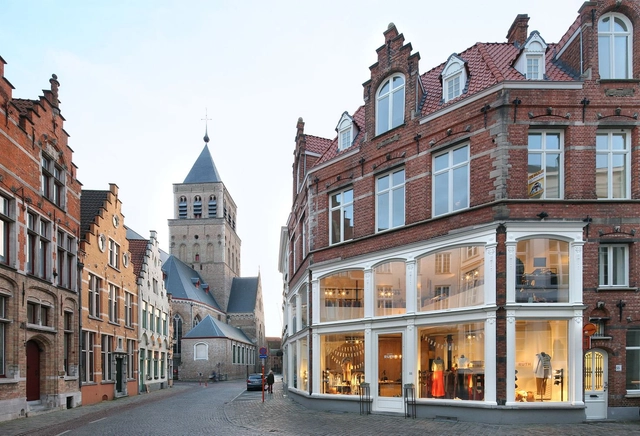 布鲁日Ruth 商住楼 / Urbain Architectencollectief - 商店
