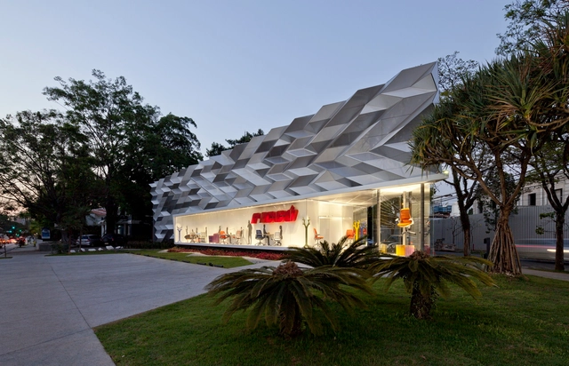 Fachada Showroom Riccó  / SuperLimão - Ampliación
