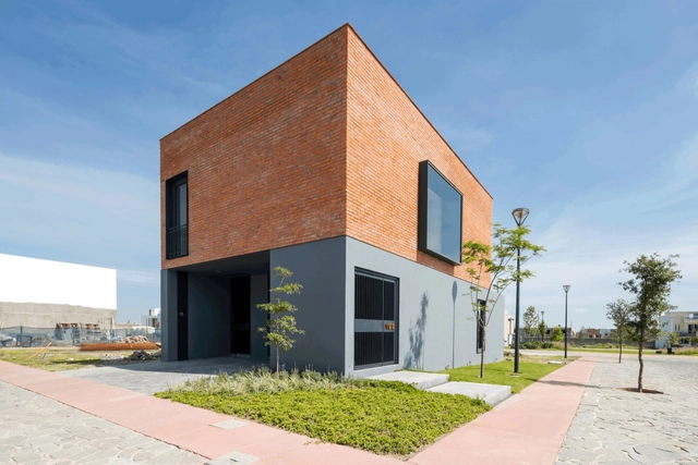 Casa O / Aro Estudio - Casas