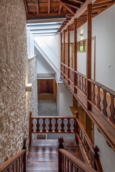 Casa Tabares de Cala  / Alejandro Beautell - Renovación, Fijación Vigas, Escaleras, Barandas, Fachada