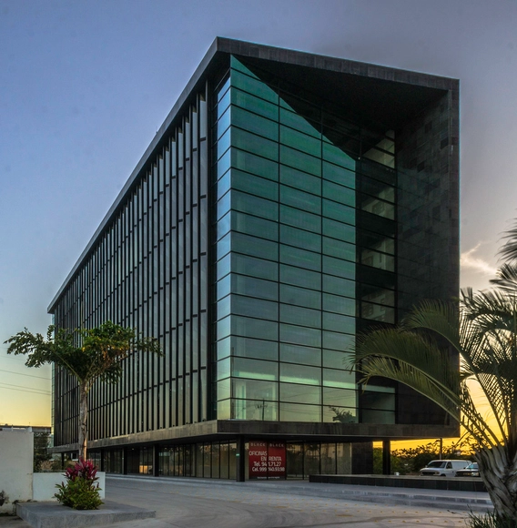 Torre Black / Muñoz Arquitectos - Edificio De Oficinas