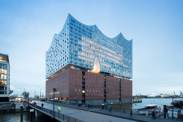 Elbphilharmonie Hamburgo / Herzog & de Meuron - Fotografía exterior, Artes Escénicas , Fachada, Urbano