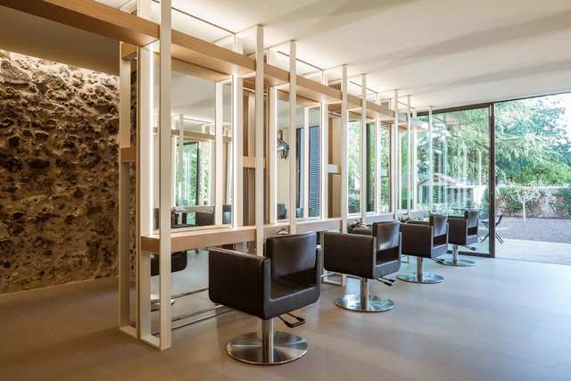 Salón Raffel Pagès Olot   / Arnau Vergés Tejero - Tienda