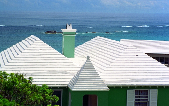 How the White, Stepped Roofs of Bermuda Allowed Residents to Live Without Fresh Water Sources - Featured Image