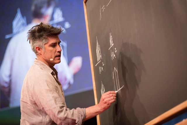 Alejandro Aravena, uno de los 28 'genios creativos' del 2016, según New York Times - Imagen Principal