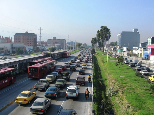 Rodovias urbanas: apagar o fogo com gasolina? - Imagem de Destaque