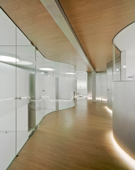 Clínica dental Milian  / Jaime Sepulcre Bernad - Clínica Dental, Fachada, Barandas, Puerta, Fijación Vigas