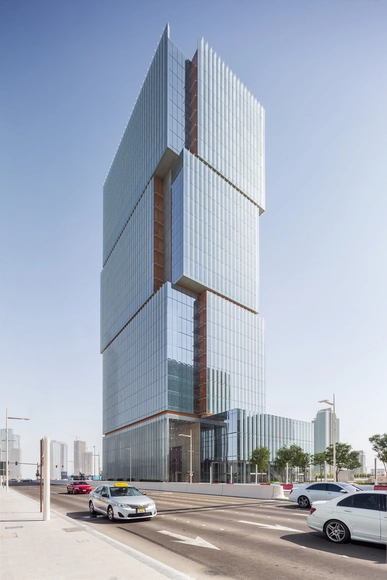阿布扎比 Al Hilal 银行办公大楼 / Goettsch Partners - 公共机构设施