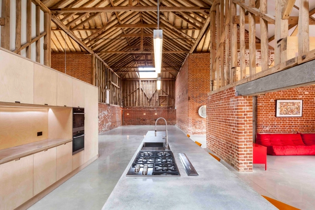 Un granero en la colina / David Nossiter Architects - Remodelaciones