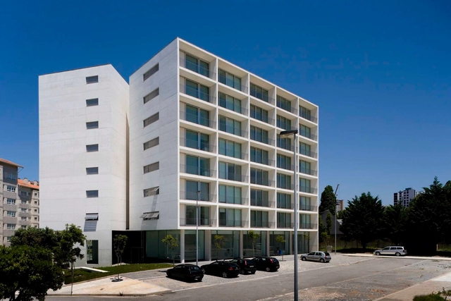 Edifício Casas Brancas / Adalberto Dias - Residencial