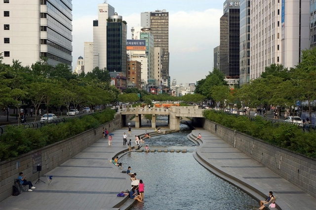 Três ideias para recuperar os espaços públicos e fomentar a vida urbana - Imagem de Destaque