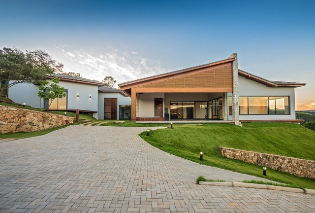 Casa Pasárgada / MASV - Amália Vieira Arquitetura - Casas, Jardim, Porta, Fachada