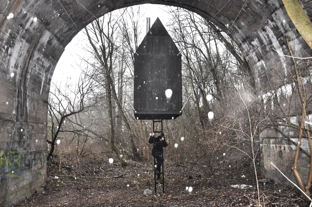 Black Flying House / H3T Architekti - Small Scale
