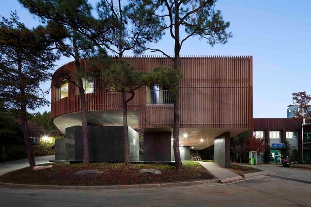 Rocha & Madeira / Hyunjoon Yoo Architects - Comunitário