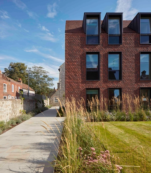 New Boarding Accommodation at The King’s School  / Walters & Cohen - Dorms, Garden, Facade
