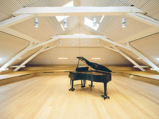后奥运时代的社区改造：幼儿园，体育馆和音乐学校 / Schenker Salvi Weber Architekten - 改造项目