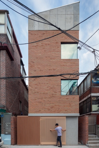 Grown House  / FHHH FRIENDS - Casas