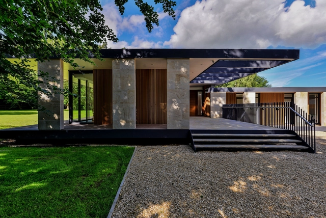 Skywood House / Nick Baker Architects - Casas
