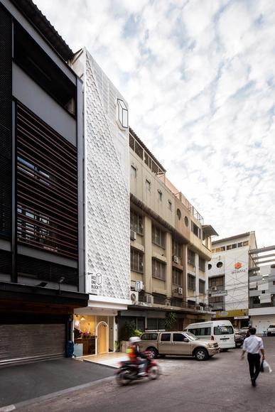 Bed One Block Hostel / A MILLIMETRE -  Hostel, Facade