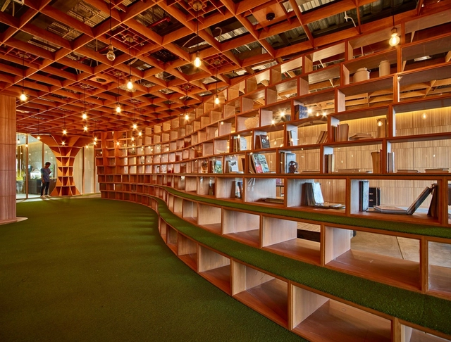Oficina Parabolic Plywood / Realrich Architecture Workshop - Interiores De Oficina