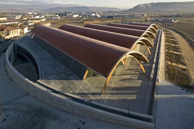 Bodegas Protos Valladolid  / Alonso, Balaguer y Arquitectos Asociados + Richard Rogers Partnership - Centro De Distribución