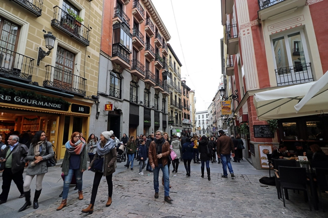 Ciudades con menos autos y más transporte público: la movilidad que quieren los jóvenes españoles - Imagen Principal