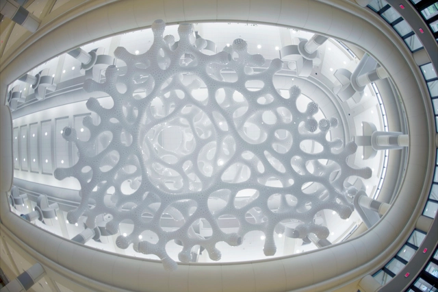 Marc Fornes / THEVERYMANY utiliza una curvatura intensiva para crear una estructura autoportante suspendida - Imagen Principal