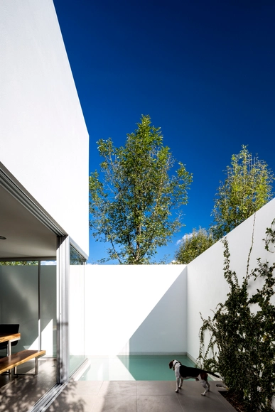 Casa    PC  / Eduardo Parra Grave - Casas, Fachada, Barandas, Iluminación