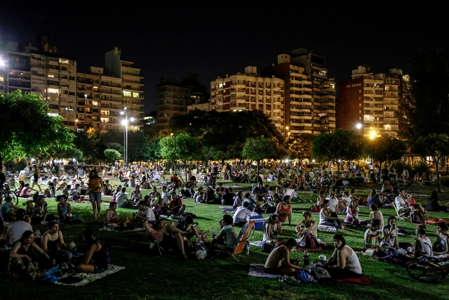 Picnic Noturno: Uma experiência coletiva de apropriação dos espaços públicos em Rosário - Imagem de Destaque