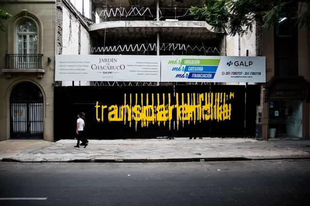'Variaciones sobre transparencias', una interferencia urbana bajo el lente de Gonzalo Viramonte - Arte Y Arquitectura