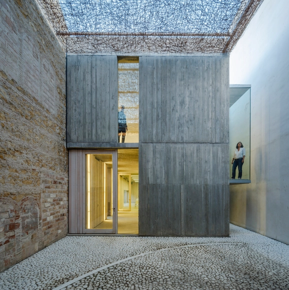 Centro de Iniciativa Empresarial de Posadas  / Francisco  López Redondo +  Gudula Rudolf - Remodelaciones, Fachada, Puerta, Fijación Vigas, Pilares, Arco