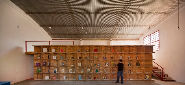 CRID San Miguel Capiata / OCA - Bibliotecas, Fachada, Fijación Vigas