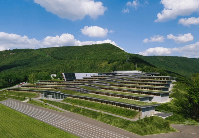 Escuela secundaria Jean Moulin / Duncan Lewis Scape Architecture - Escuela Secundaria