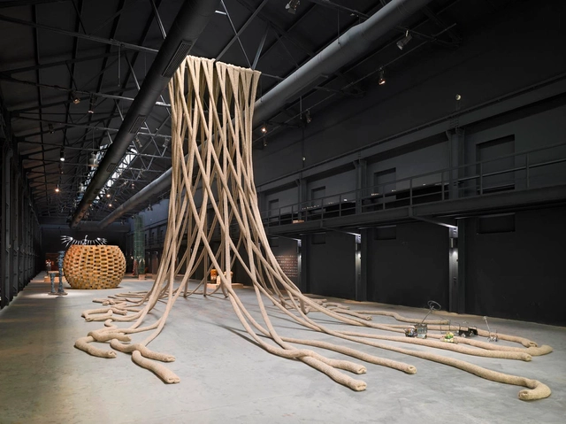 Humanidad y arte entrelazados - Cómo la exhibición de NADAAA se convirtió en mantas para los refugiados sirios - Imagen Principal