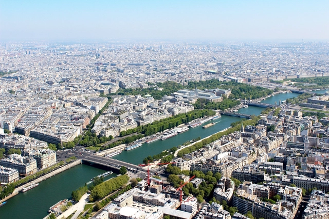 Paris aprova estratégia para desenvolver projetos voltados para pedestres em toda a cidade - Imagem de Destaque
