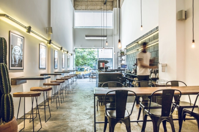 Oop Coffee / PAA Arquitetura Comercial + Marina Garcia - Cafeterias, Mesa, Cadeira