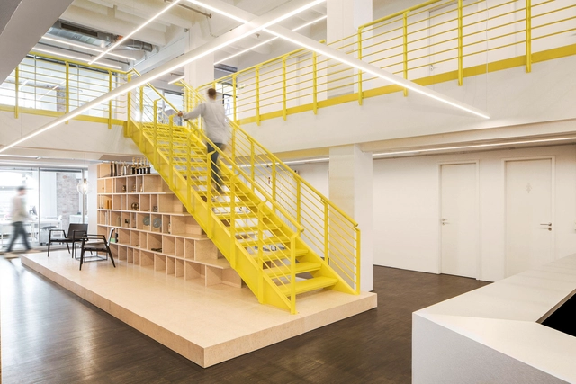 Razorfish 办公楼 / Bruzkus Greenberg + Batek Architects - 室内图, 办公室内设计, 楼梯, 表皮, 扶手