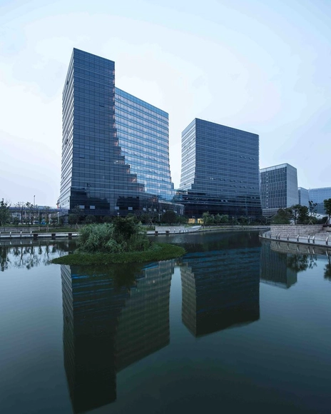Centro de Negocios Hangzhou Nuevo Mundo Bloque E / The Architectural Design & Research Institute of Zhejiang University - Edificio De Oficinas