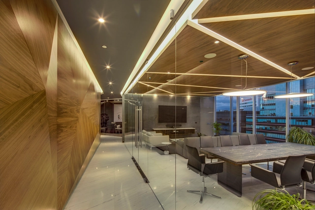   Soccermedia / RIMA Arquitectura - Edificio De Oficinas, Fachada, Fijación Vigas, Puerta, Mesas, Sillas