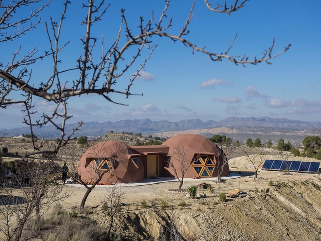 Residência geodésica / Ecoproyecta - Casas