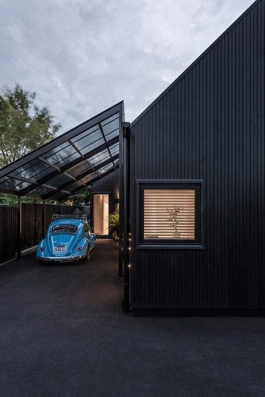Cabaña urbana / CoLab Architecture - Casas
