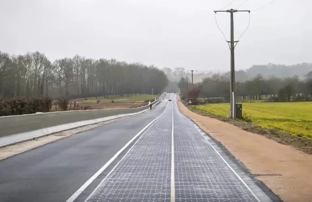 Francia inaugura su primera carretera solar que le da energía a un pueblo - Imagen Principal