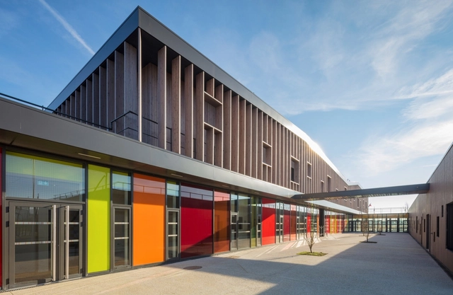 Complejo escolar en Serris  / Ameller, Dubois & Associés - Escuelas
