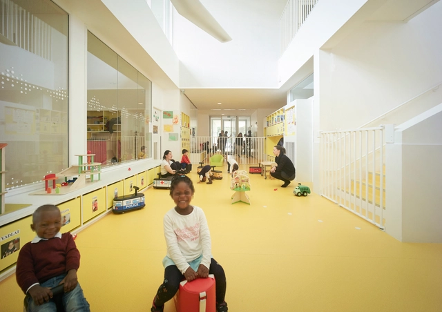 Guardería en Toulouse / V2S architectes + OECO Architectes - Kindergarten
