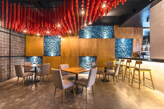 Tres Elefantes  / Olik Studio - Restaurant, Mesas, Sillas, Iluminación